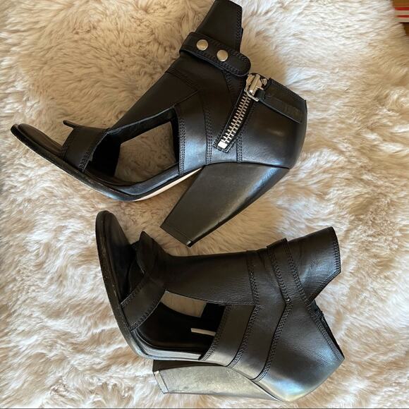 Camilla Skovgaard Leather Sandals Open Toe Block Heeled Steampunk Vampy 39.5 - Picture 3 of 13